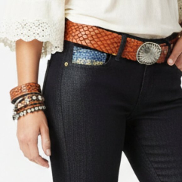 Express Stella"Dark Wash Bootcut Jeans with Abstract Blue/Gold Sequin Art Sz 10 - Picture 5 of 7